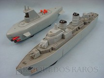 Brinquedos Antigos - Sem identificação - Conjunto de submarino e navio de guerra que explode Década de 1970