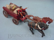 1. Brinquedos antigos - Casablanca e Gulliver - Carroça aberta com dois cavalos Cocheiro com rifle e revolver Acompanham 3 Sacos de Aniagem um Barril e uma Caixa de Víveres Casablanca Década de 1960