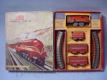 1. Brinquedos antigos - Mettoy - Conjunto de Locomotiva e 2 Carros de Passageiros importado e distribuído pela Estrela Ano 1948