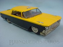 1. Brinquedos antigos - Bonzo - Taxi amarelo e preto com 30,00 cm de comprimento. Década de 1970