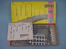 1. Brinquedos antigos - Faller - Conjunto de poste de iluminação para pistas HO Década de 1960