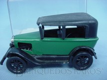 1. Brinquedos antigos - San Mauricio - Calhambeque verde com 10,00 cm de comprimento Década de 1970