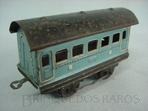 1. Brinquedos antigos - Sem identificação - Carro de Passageiros azul com 2 eixos Década de 1940