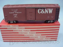 1. Brinquedos antigos - Pioneer - Vagão Box Chicago + North Western Década de 1960