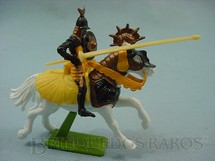 Brinquedos Antigos - Britains - Guerreiro Sarraceno a cavalo com escudo e lança Série Deetail Década de 1970