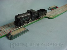 Brinquedos Antigos - Y. - Pista de manobra com Locomotiva a vapor e um vagão Década de 1960