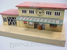 1. Brinquedos antigos - Kibri - Estação de passageiros com relógio Década de 1930
