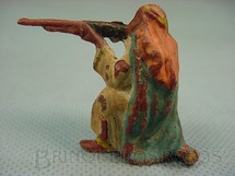 1. Brinquedos antigos - Comanche - Beduíno ajoelhado atirando com Fuzil Série Lawrence da Árabia