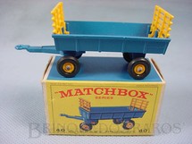 1. Brinquedos antigos - Matchbox - Hay Trailer black plastic Regular Wheels