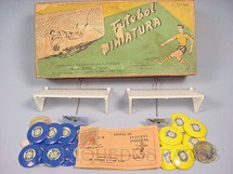 Brinquedos Antigos - Santa Maria - Jogo de Futebol de Botão Futebol Miniatura com dois times Seleção Brasileira azul e amarela Completo com manual de instruções Ano 1960