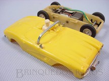 Brinquedos Antigos - Estrela - Corvette Amarela licença Gilbert Co. com chassi de plástico branco de encaixe Ano 1965