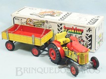 1. Brinquedos antigos - Kovap - Trator Agrícola Zetor e Carreta 33,00 cm de comprimento Câmbio com 3 marcha para frente e uma ré Década de 1990