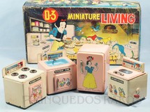 1. Brinquedos antigos - Modern Toys e Masudaya Toys - Conjunto de quatro peças Cozinha da Branca de Neve Miniature Living Walt Disney Ano 1967