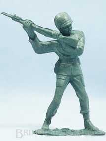 1. Brinquedos antigos - Plásticos Elsa - Soldado lutando com Fuzil 14,00 cm de altura Década de 1970 