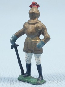 1. Brinquedos antigos - Sem identificação - Soldado Medieval de pé com Armadura 