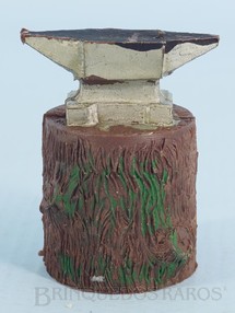 1. Brinquedos antigos - Casablanca e Gulliver - Bigorna com 3,5 cm de altura Série Fazenda Chaparral Década de 1970