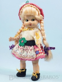Brinquedos Antigos - Sem identificação - Boneca com 22,00 cm de altura Traje típico suíço Cabeça e corpo de plástico rígido Olhos de dormir Década de 1960
