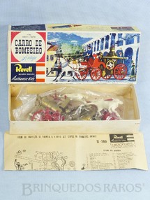 Brinquedos Antigos - Revell - Carro de Bombeiro Bomba a Vapor Caixa dura retratando os Arcos da Lapa no Rio de Janeiro Década de 1960