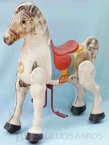 Brinquedos Antigos - David Sebel Co Ltd - Cavalo Mobo Bronco com 76,00 cm de altura Anda ao ser pressionado o estribo que aciona o movimento das pernas Ano 1955