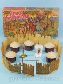 1. Brinquedos antigos - Casablanca e Gulliver - Conjunto Africa Misteriosa primeira versão Paliçada bege com encaixes perfeitos Cinco cabanas Trono com Rei e Totem 100% original Perfeito estado tampa da caixa restaurada Ano 1978