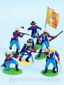 Brinquedos Antigos - Britains - DSG - Conjunto com seis Soldados da Sétima Cavalaria a pé Reedição Década de 1990