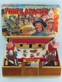 1. Brinquedos antigos - Casablanca e Gulliver - Conjunto Fort Apache Forte Apache medindo 45,00 x 47,00 cm de base Perfeito estado 100% original Completo com 24 figuras Atlantic pintadas Alojamento de madeira Encaixes por pinos plásticos Ano 1986