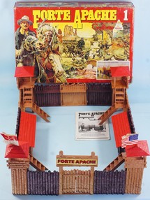 Brinquedos Antigos - Casablanca e Gulliver - Conjunto Fort Apache Forte Apache medindo 48,00 x 59,00 cm de base Perfeito estado 100% original Completo sem as figuras Modelo grande todo em plástico Ano 1989