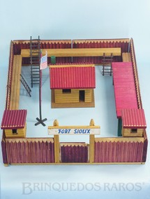 Brinquedos Antigos - Viocena - Conjunto Fort Apache Forte Sioux perfeito estado 100% Original completo Sem figuras Base medindo 48,00 x 54,00 cm  Década de 1970