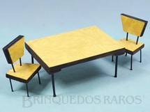 1. Brinquedos antigos - Sem identificação - Conjunto de Mesa e duas cadeiras Pés de Palito de Fórmica para Bonecas de 8,00 cm de altura Década de 1970