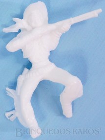 1. Brinquedos antigos - Educa - Cowboy com rifle montado a Cavalo 9,00 cm de altura Década de 1990