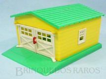 1. Brinquedos antigos - Mirim - Garagem amarela e verde com 25 cm de comprimento Década de 1950