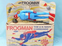 1. Brinquedos antigos - Remco - Homem-Rã com 54,00 cm de altura Frogman The U.S. Navy Commando completo com 9 itens Década de 1960