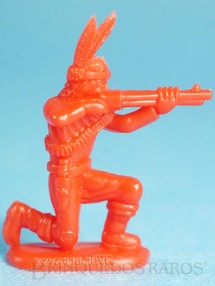 1. Brinquedos antigos - Casablanca e Gulliver - Índio ajoelhado atirando com rifle de plástico vermelho 4,00 cm de altura Série Mini Forte Apache Década de 1990
