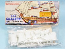 Brinquedos Antigos - Aurora - Kit do Veleiro H.M.S. Shannon com 12,00 cm de comprimento Importado e distribuído pela Roly Toys Década de 1960