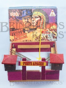 1. Brinquedos antigos - Casablanca e Gulliver - Conjunto Fort Apache Mini Forte Apache medindo 36,00 x 33,00 cm de base Perfeito estado 100% original Completo sem figuras Encaixes por pinos plásticos Década de 1980
