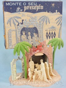 1. Brinquedos antigos - Trol - Presépio com 10 figuras 3,5 cm de altura Coleção Miguel Cerrato Década de 1960