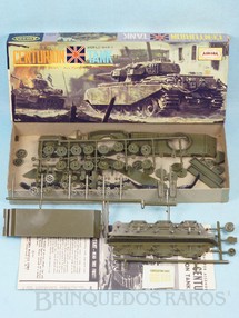 Brinquedos Antigos - Aurora - Tanque de Guerra British Centurion Tank caixa assinada Arte de John Steel Ano 1963