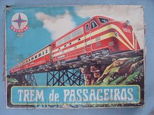 Brinquedos antigos -  - Caixa do Conjunto Trem de Passageiros fabricado em 1970 pela Estrela Brasil Trabalho assinado pelo artista Manolo 