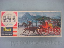 Brinquedos antigos -  - Caixa do Kit Carro de Bombeiro Antigo fabricado pela Revell Brasil em 1967 No fundo paisagem do Rio de Janeiro do inicio do século XX