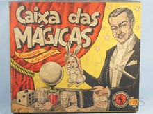 Brinquedos antigos -  - Caixa do Conjunto de Mágicas Caixa das Mágicas Fabricado pela Guaporé Brasil na década de 1960 Trabalho assinado pelo Artista Kraus