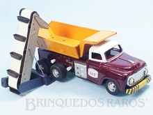 Brinquedos antigos -  - Caminhão Basculante Automatc Dump Truck com 33,00 cm de comprimento fabricado no Japão pela Alps no final da Década de 1960. Movido à pilha, apresenta os seguintes movimentos; anda para frente em curva ou linha reta, a caçamba articula e gira 360 graus. Acompanha uma esteira transportadora movida pelas rodas traseiras do Caminhão. Tempo de restauro, desde o primeiro contato; 12 meses