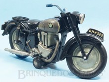 Brinquedos antigos -  - Motocicleta BMW 500 com 30,00 cm de comprimento Fabricada no Japão sem identificação do fabricante Toda em Lata estampada e pintada apresenta motor à fricção e escala 1:8 Década de 1950. 
