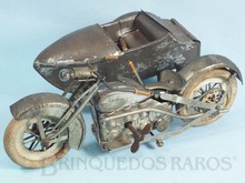 Brinquedos antigos -  - Motocicleta com Sidecar 25,00 cm de comprimento Fabricante não identificado Procedência Japão Apresenta motor à corda e Farol à pilha Década de 1920
