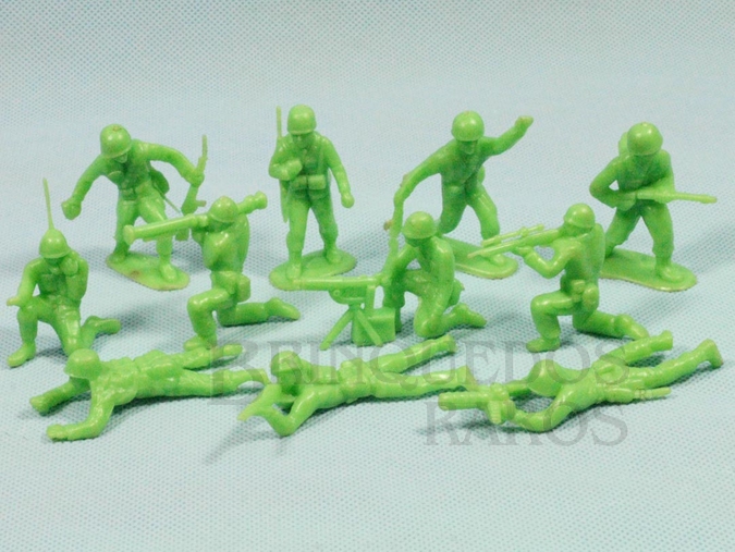 Brinquedo antigo Conjunto Completo com 11 Soldados de plástico verde claro Década de 1960
