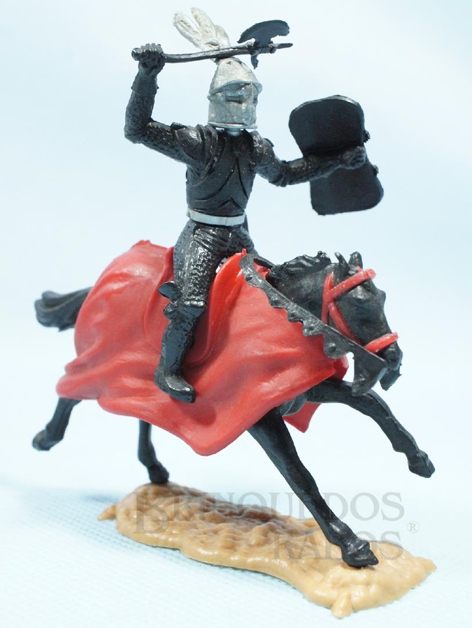 Brinquedo antigo Guerreiro Medieval a cavalo com Escudo e Machado Década de 1960