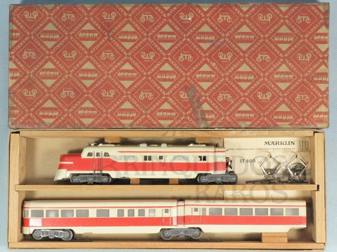 Brinquedo antigo Marklin Conjunto Automotriz com Locomotiva Elétrica e dois carros de passageiros Protótipo inexistente linhas da locomotiva diesel PA americana Fabricado para o Mercado Americano e Alemão Número ST800 Classificação Koll
