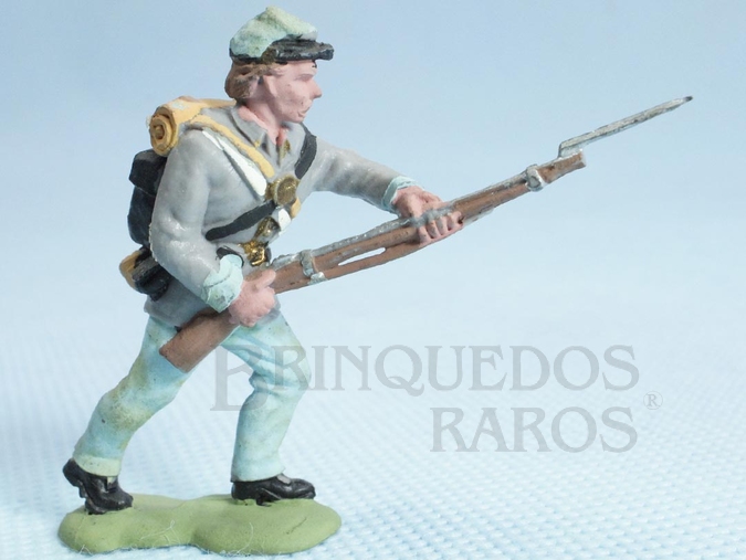 Brinquedo antigo Soldado Confederado avançando com fuzil Década de 1950 Figura Matriz para Soldado Fanabri Batalha do Tuiuti 