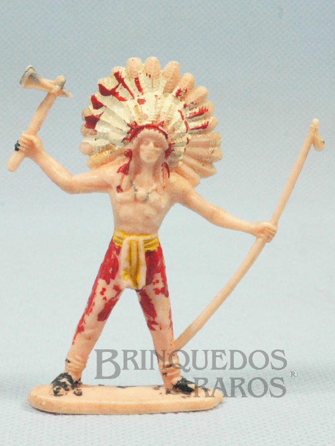Brinquedo antigo Chefe índio de pé com Machado e Lança Gulliver Distribuído pela Trol e pela Viocena Década de 1970  