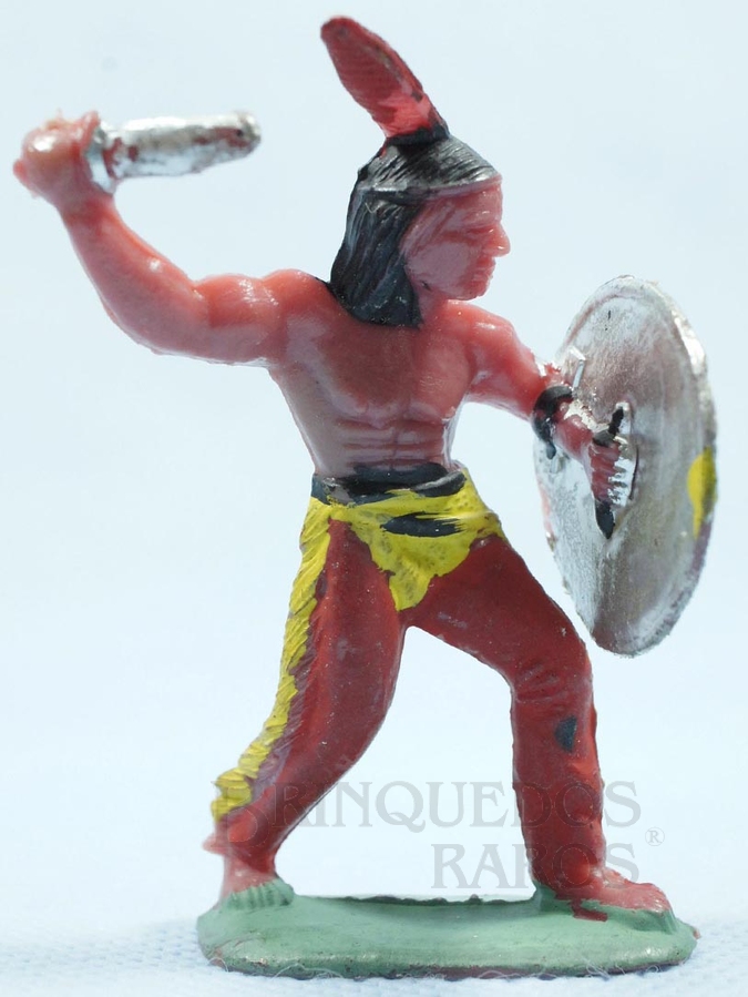 Brinquedo antigo Índio de pé com faca e escudo Casablanca Numerado 17 Década de 1960