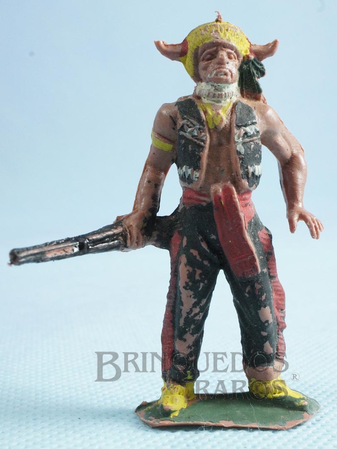 Brinquedo antigo Chefe índio de pé com rifle